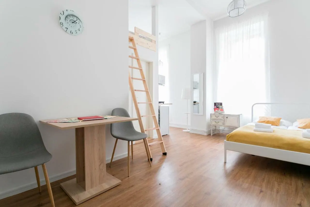 City Studio Apartment In Friedrichshain Berlin 0*,